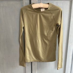 Athleta Momentum seamless top